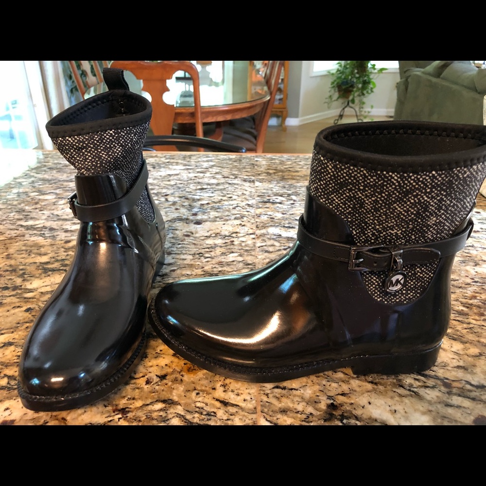 Authentic Michael Kors rain boots!!